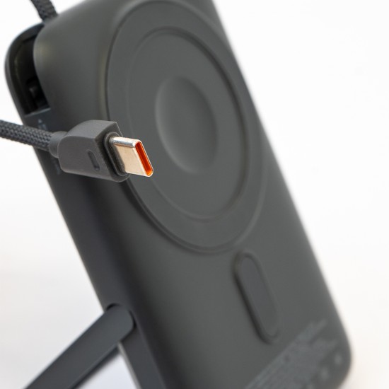 باور بانك Jeebel مغناطيسي لاسلكي – 10000mAh مع حامل مدمج وكابل USB-C | شحن سريع PD 22.5W وشحن لاسلكي - اسود